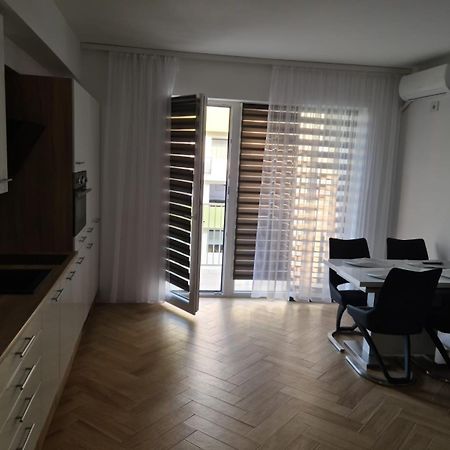 Apartament In Complex Rezidential In Oradea Apartment Exterior photo